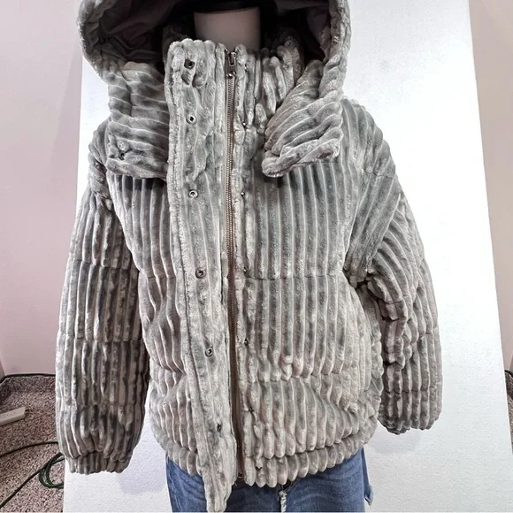 American Eagle Women’s Small Gray Soft Ribbed Textured Puffer Coat Jacket New - Picture 8 of 16